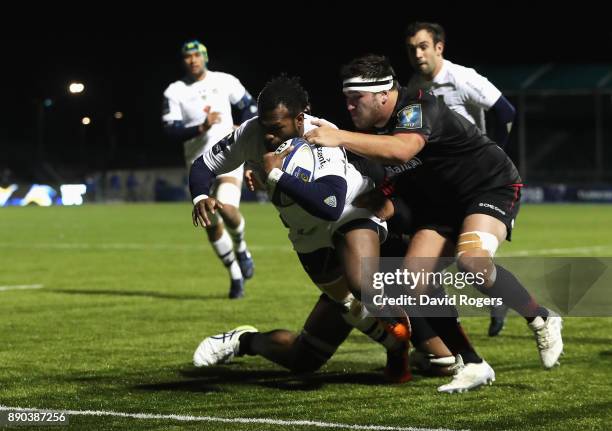 Alivereti Raka of Clermont Auvergne scores his team's second try during the European Rugby Champions Cup match between Saracens and ASM Clermont...