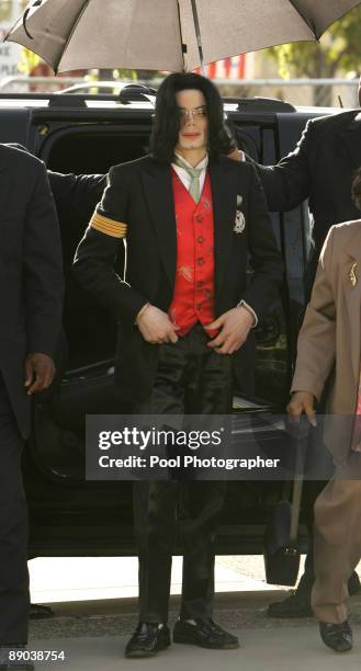 Michael Jackson arrives to the Santa Barbara County courthouse for his molestation trial April 15, 2005 in Santa Maria, California.
