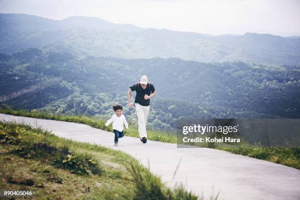 father and son running on the mountain trail - 家族　日本人　走る ストックフォトと画像