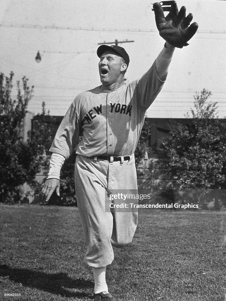 Pete Ruffing ST. PETERSBURG, FLORIDA - MARCH, 1938. Red Ruffing takes some... News ...
