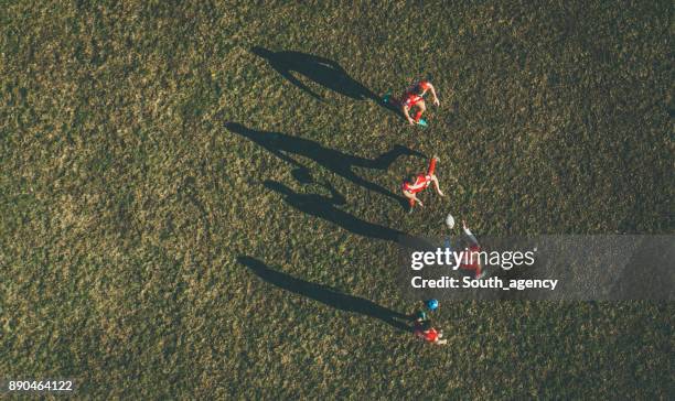 juego de rugby desde arriba - campo de rugby fotografías e imágenes de stock