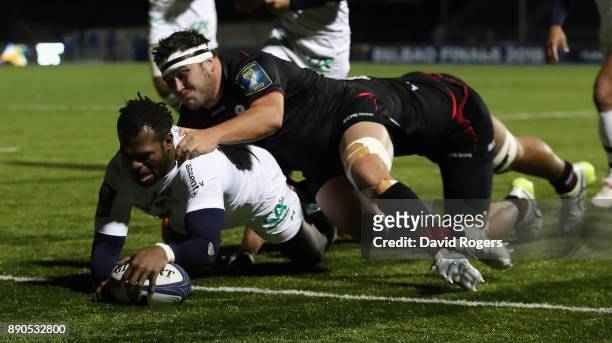 Aliveretti Raka of Clermont Auvergne scores his second try during the European Rugby Champions Cup match between Saracens and ASM Clermont Auvergne...