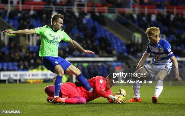 Vito Mannone of Reading collects the ball under pressure from Joe Ralls of Cardiff during the Sky Bet Championship match between Reading and Cardiff...