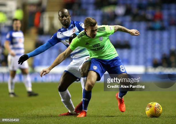 Sone Aluko of Reading putts pressure on Joe Ralls of Cardiff during the Sky Bet Championship match between Reading and Cardiff City at Madejski...