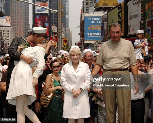 Edith Shain and Carl Muscarello, the couple that appeared in Alfred Eisenstaedt's iconic photo "The Kiss," appear in New York City's Times Square to...