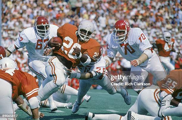 Texas Earl Campbell in action, rushing vs Oklahoma. Austin, TX CREDIT: Rich Clarkson