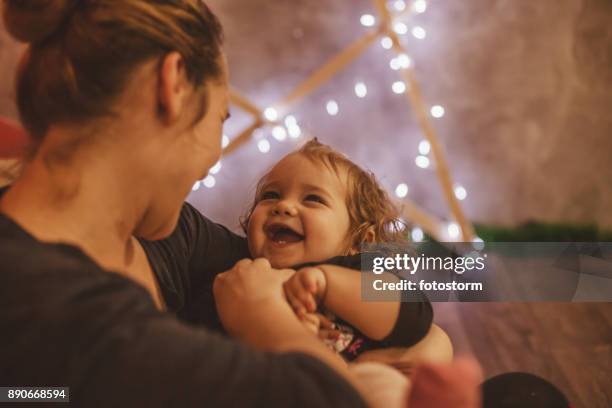 weihnachten bei nacht - baby christmas stock-fotos und bilder