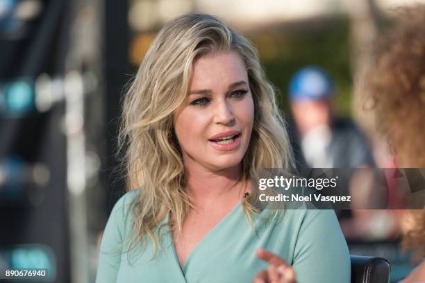 Rebecca Romijn visits "Extra" at Universal Studios Hollywood on December 11, 2017 in Universal City, California.