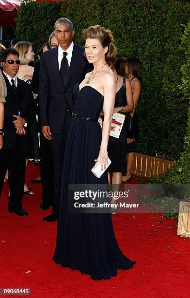 Actress Ellen Pompeo and music producer Christopher Ivery arrives at the 59th Annual Primetime Emmy Awards at the Shrine Auditorium on September 16,...