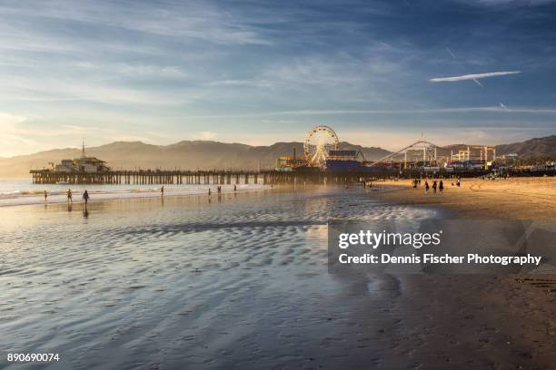 santa monica pier sunset - venice california fotografías e imágenes de stock