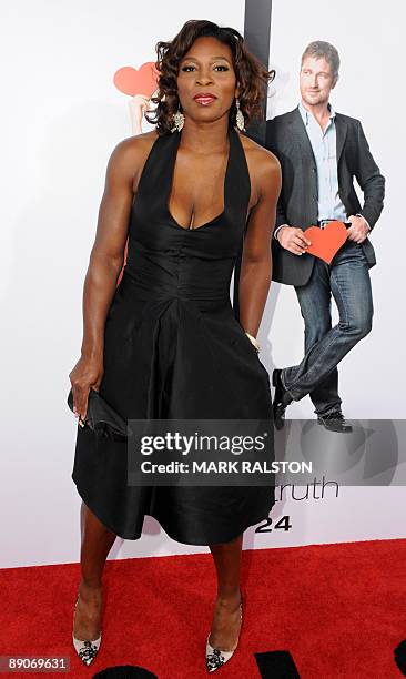 Tennis star Serena Williams arrives on the red carpet for the premiere of the movie "The Ugly Truth" at the Pacific Cinerama Dome cinema in Hollywood...