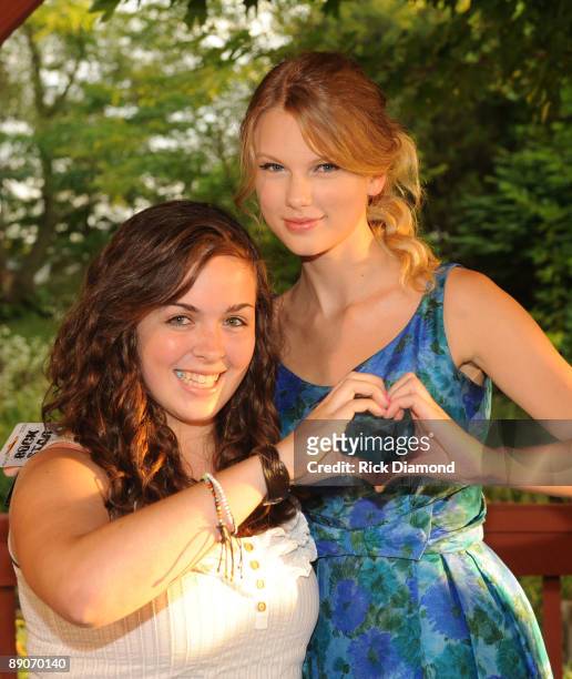 Fan and Taylor Swift backstage at the 17th Annual Country Thunder USA music festival on July 16, 2009 in Twin Lakes, Wisconsin.