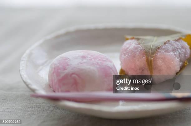 pink daifuku and sakura-mochi - japanese sweet stock-fotos und bilder