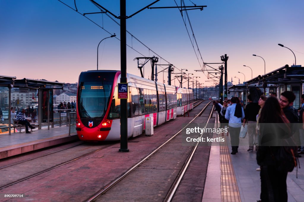Estación de tranvía en Eminonu - Puente Gálata