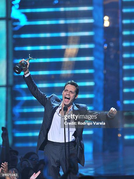 Marc Anthony performs on stage at Univision's 2009 Premios Juventud Awards at Bank United Center on July 16, 2009 in Coral Gables, Florida.