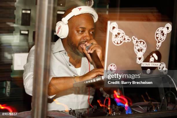 Jermaine Dupri DJ's during Absolut Summer at The Underground on July 16, 2009 in Chicago, Illinois.