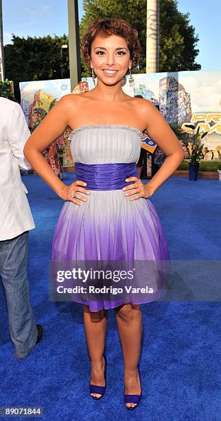 Chenoa arrives on the red carpet at the Univision's 2009 Premios Juventud Awards at Bank United Center on July 16, 2009 in Coral Gables, Florida.