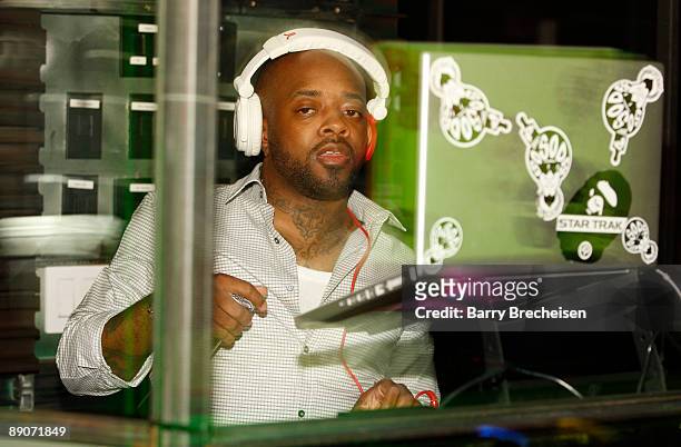 Jermaine Dupri DJ's during Absolut Summer at The Underground on July 16, 2009 in Chicago, Illinois.