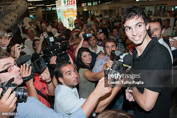 Javier Pastore, new player of U.S. Citta di Palermo football club , arrives at Falcone-Borsellino airport on July 17, 2009 in Cinisi near Palermo,...