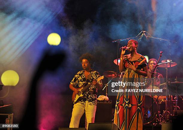 An African Cameroonian jazz singer performs at a music rally in front of the "unknown soldier" memorial during the second Pan-African Cultural...