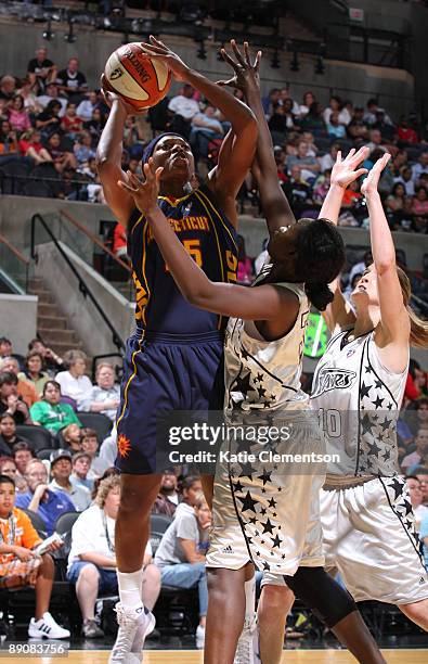 Asjha Jones of the Connecticut Sun shoots against the San Antonio Silver Stars on July 17, 2009 at the AT&T Center in San Antonio, Texas. NOTE TO...