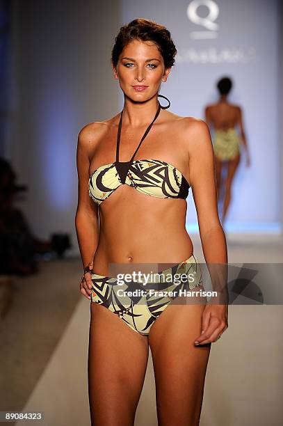 Model walks the runway at the Aqua Di Lara 2010 fashion show during Mercedes-Benz Fashion Week Swim at the Oasis at The Raleigh on July 17, 2009 in...