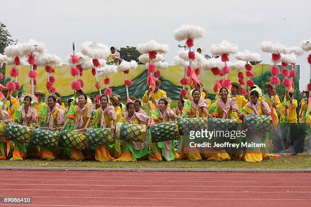 Filipino natives perform at the 2009 T�nalak Festival, showcasing South Cotabato Province tribal cultures on July 18, 2009 in the southern city of...