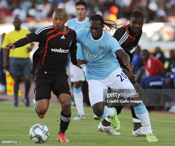 Andile Jali,Felipe Caicedo and Rooi Mahamutsa in action during the 2009 Vodacom Challenge match between Orlando Pirates and Manchester City from...