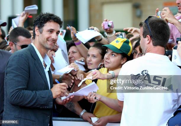 Actor Raoul Bova acknowledges the applause of the fans during the 2009 Giffoni Experience on July 18, 2009 in Salerno, Italy.