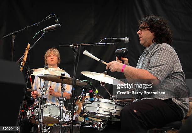 Georgia Hubley and James McNew of Yo La Tengo perform during the 2009 Pitchfork Music Festival at Union Park on July 17, 2009 in Chicago, Illinois.