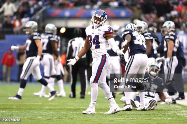 Shane Vereen of the New York Giants reacts after a play in the second half against the Dallas Cowboys during the game at MetLife Stadium on December...
