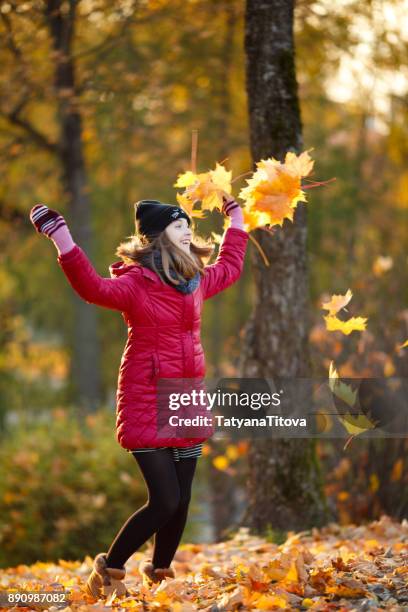 girl teenager happyness in autumn park with falling leaves - トリテレイアイキシオイデス ストックフォトと画像