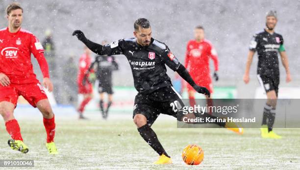 Royal-Dominique Fennell of Halle during the 3.Liga match between FSv Zwickau and Hallescher FC at Stadion Zwickau on Decmber 10, 2017 in Zwickau,...
