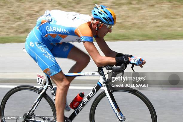 Cycling team Garmin-Slipstream 's Ryder Hesjedal of Canada speeds as he rides on July 19, 2009 in the 207,5 km and fifteenth stage of the 2009 Tour...