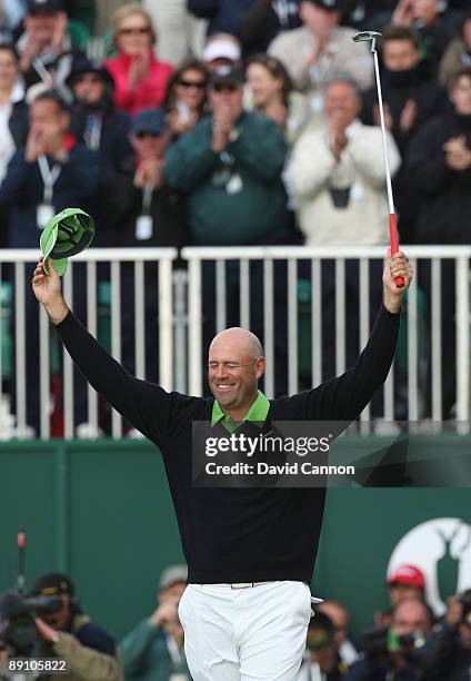 Stewart Cink of USA celebrates defeating Tom Watson of USA in a play off on the 18th green following the final round of the 138th Open Championship...