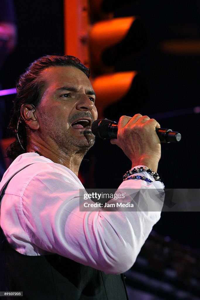Ricardo Arjona Plays In Torreon
