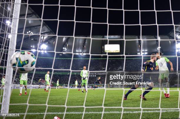 Marcel Halstenberg of RB Leipzig scores his team's equalizing goal to make it 1-1 during the Bundesliga match between VfL Wolfsburg and RB Leipzig at...