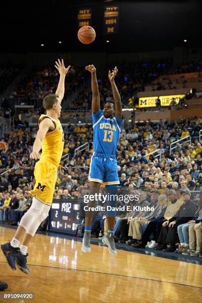 Kris Wilkes in action, shooting at Crisler Center. Ann Arbor, MI 12/9/2017 CREDIT: David E. Klutho