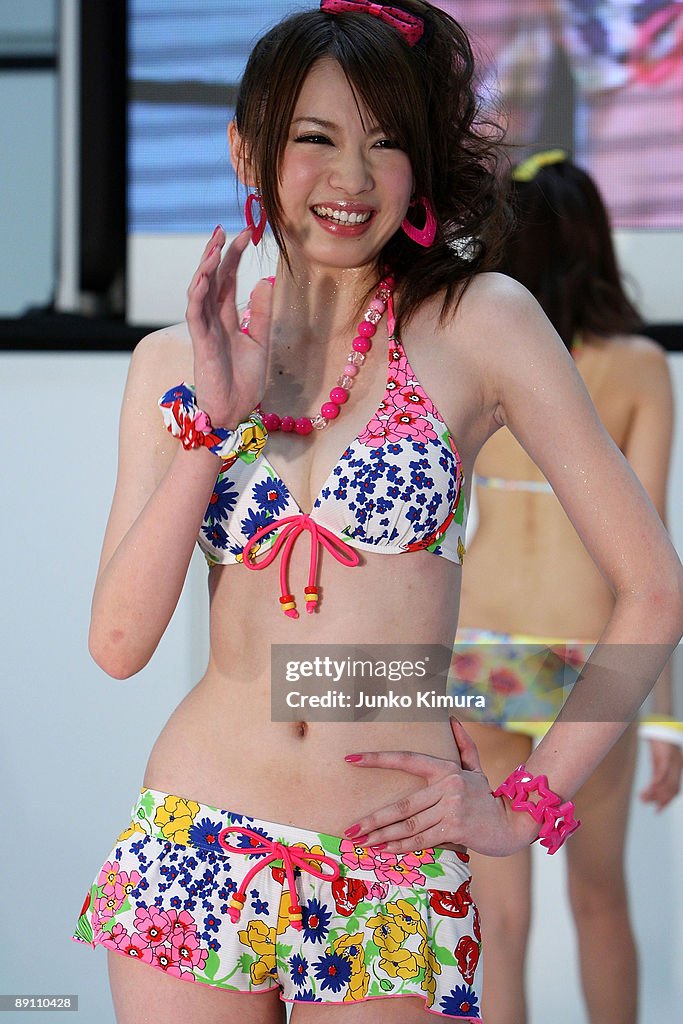 San-ai Swimwear Show 2009