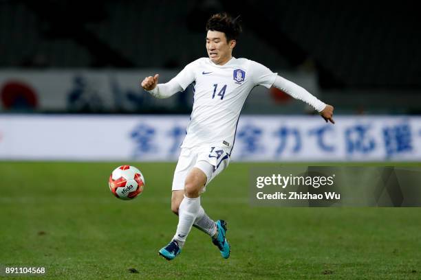 Go Yohan of South Korea in action during the EAFF E-1 Men's Football Championship between North Korea and South Korea at Ajinomoto Stadium on...