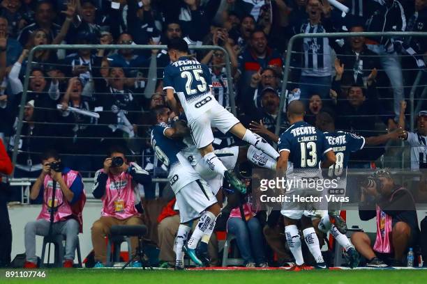 Dorlan Pabon of Monterrey celebrates with teammates after scoring the first goal of his team during the second leg of the Torneo Apertura 2017 Liga...