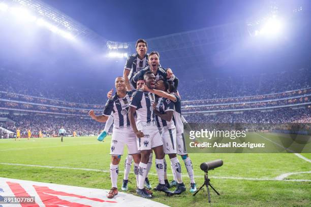 Dorlan Pabon of Monterrey celebrates with teammates after scoring his team's first goal during the second leg of the Torneo Apertura 2017 Liga MX...
