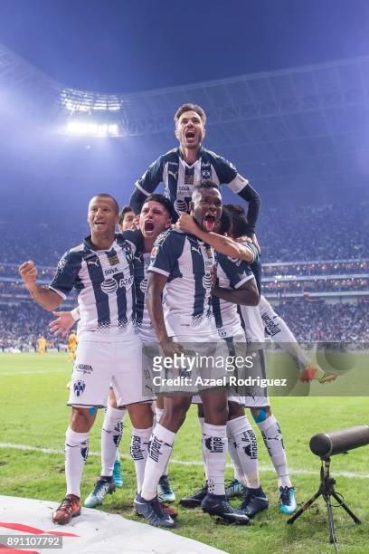 Dorlan Pabon of Monterrey celebrates with teammates after scoring his team's first goal during the second leg of the Torneo Apertura 2017 Liga MX...