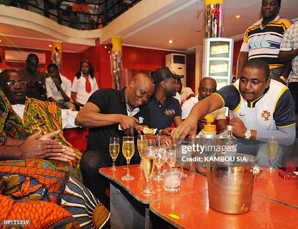 Manadja Magic System Asalfo Photos and Premium High Res Pictures - Getty Images