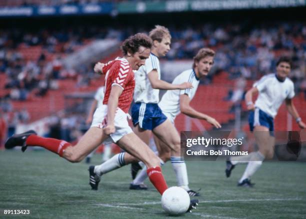 30点のサッカー選手 アラン シモンセンのストックフォト Getty Images 30点のサッカー選手 アラン シモンセンのストックフォト Getty Images