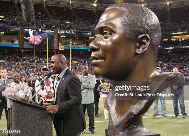 Former St. Louis Rams running back Marshall Faulk speaks to the fans during a halftime ceremony honoring Faulk&apos;s induction into the Pro Football...