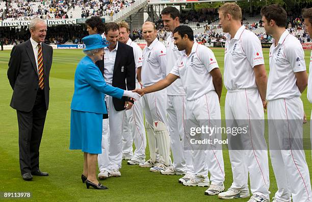 Queen Elizabeth II is introduced to the England team and shakes hands with Ravi Bopara during day two of the npower 2nd Ashes Test Match between...