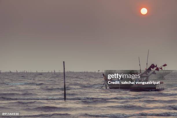 fishing boat on sea during sunset - chanthaburi sea fotografías e imágenes de stock