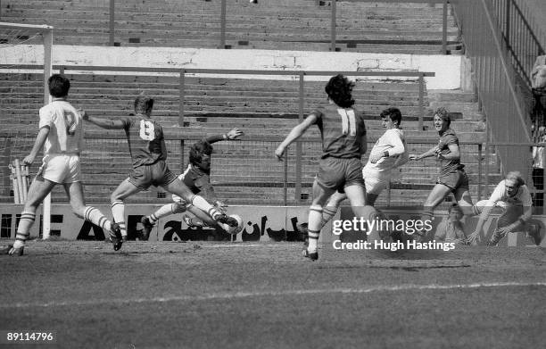 The build up to a goal by Chelsea player Mickey Thomas during the English Division Two match between Chelsea and Leeds United held on April 28, 1984...