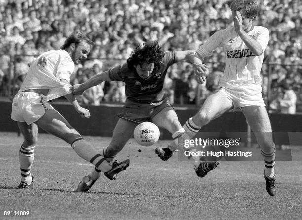 Mickey Thomas of Chelsea runs with the ball during the English Division Two match between Chelsea and Leeds United held on April 28, 1984 at Stamford...